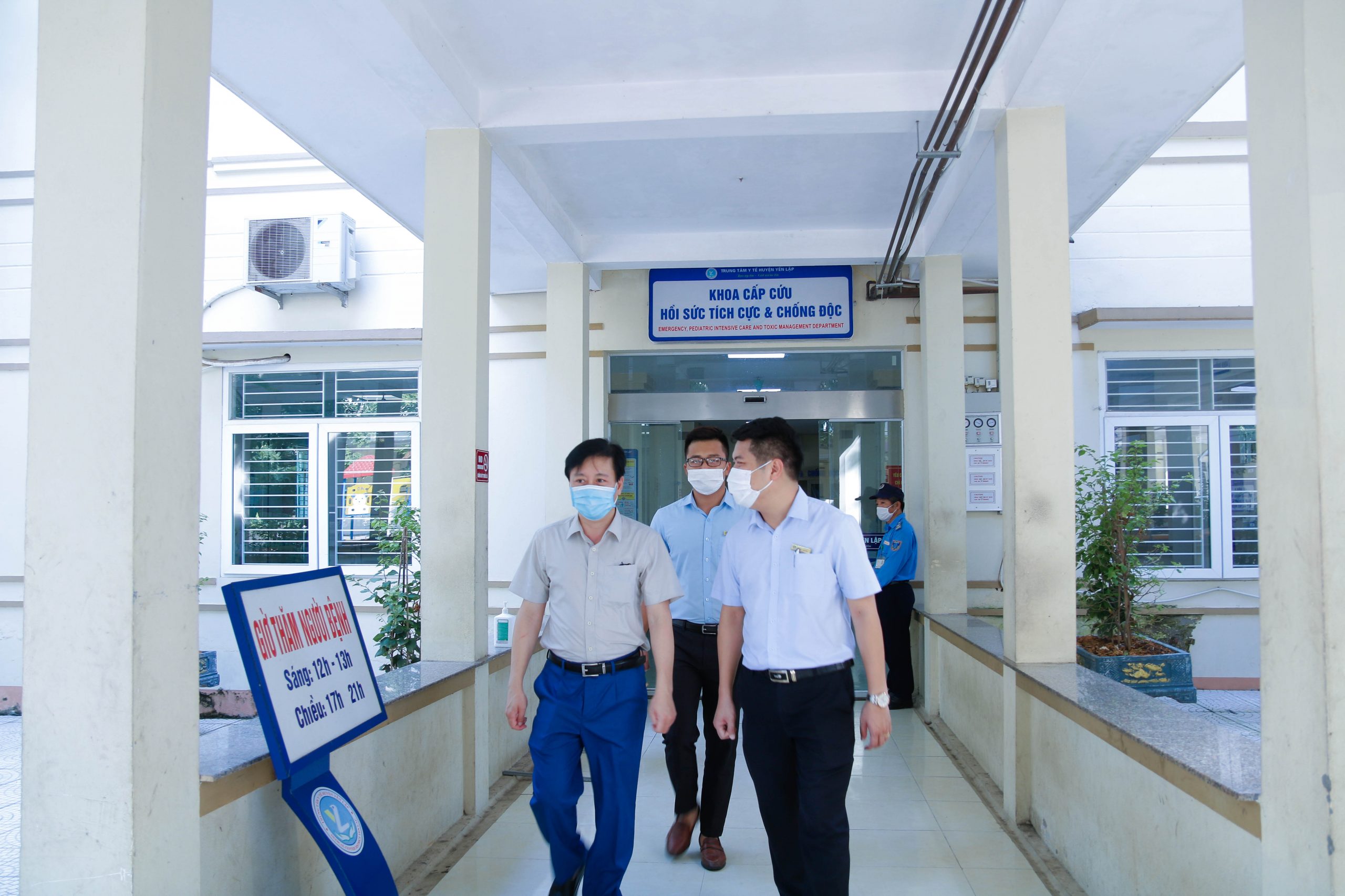 Đồng chi Lê Quang Thọ - Phó Giám đốc Sở Y tế trực tiếp kiểm tra công tác phòng, chống dich tại Trung tâm