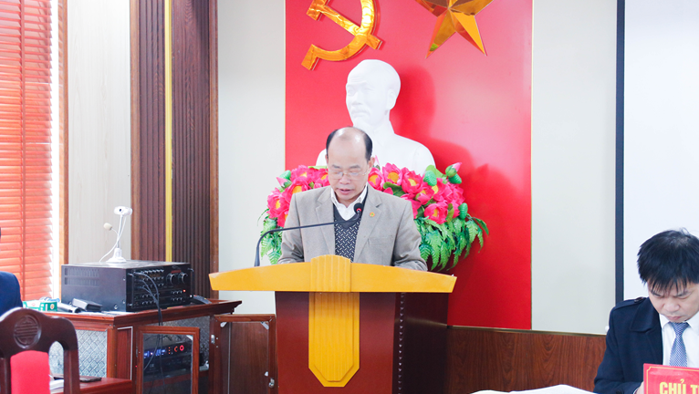 Bác sỹ CKII. Phạm Hồng Hải - Phó bí thư Đảng Uỷ - Phó Giám đốc báo cáo tổng kết năm 2020, phương hướng, nhiệm vụ năm năm 2021 của Trung tâm Y tế huyện Yên Lập