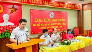 Đồng Chí Lê Công Bình - Bí Thư Đảng Ủy, Giám đốc Trung tâm Y tế phát biểu chi đạo tại Đại hội