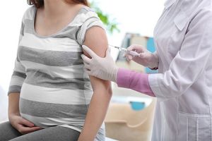 Phụ nữ mang thai bị sốt sau tiêm vaccine Covid - 19 là phải tìm cách hạ sốt