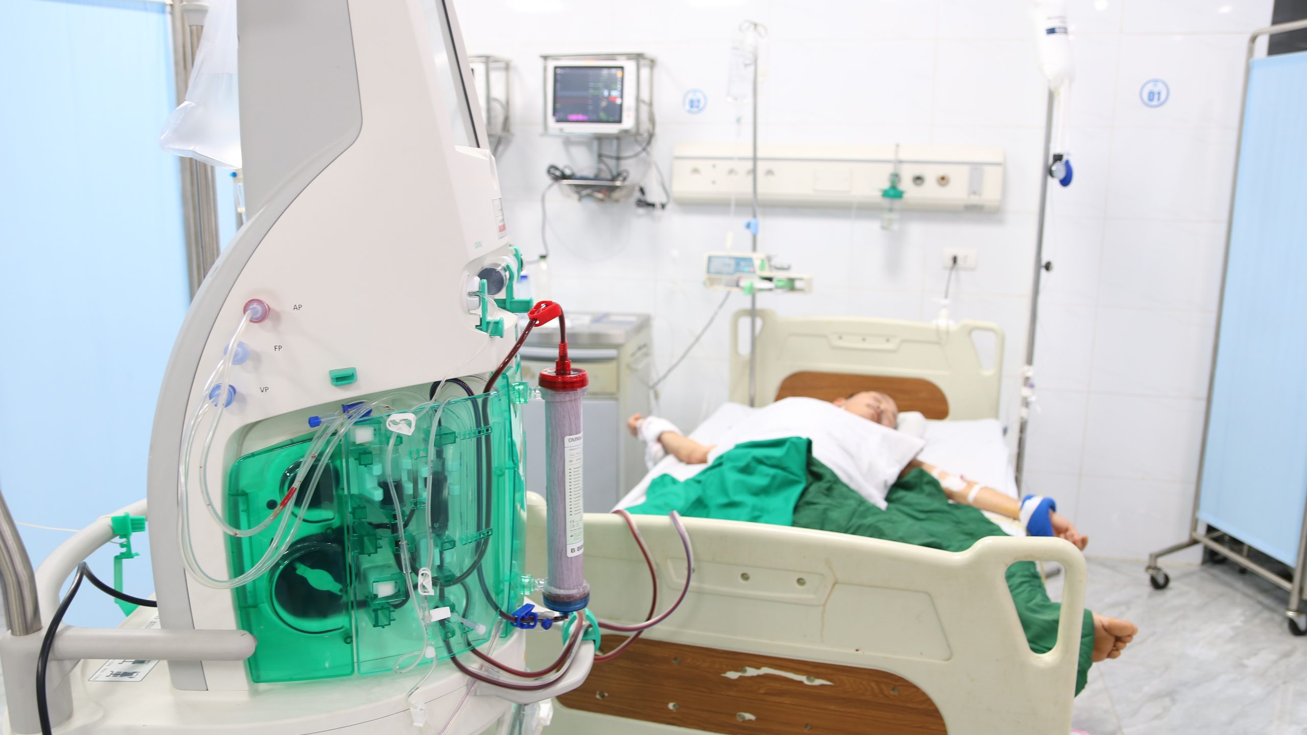 Quy trình lọc máu hiện đại, đảm bảo vô khuẩn tại TTYT khu vực Yên Lập