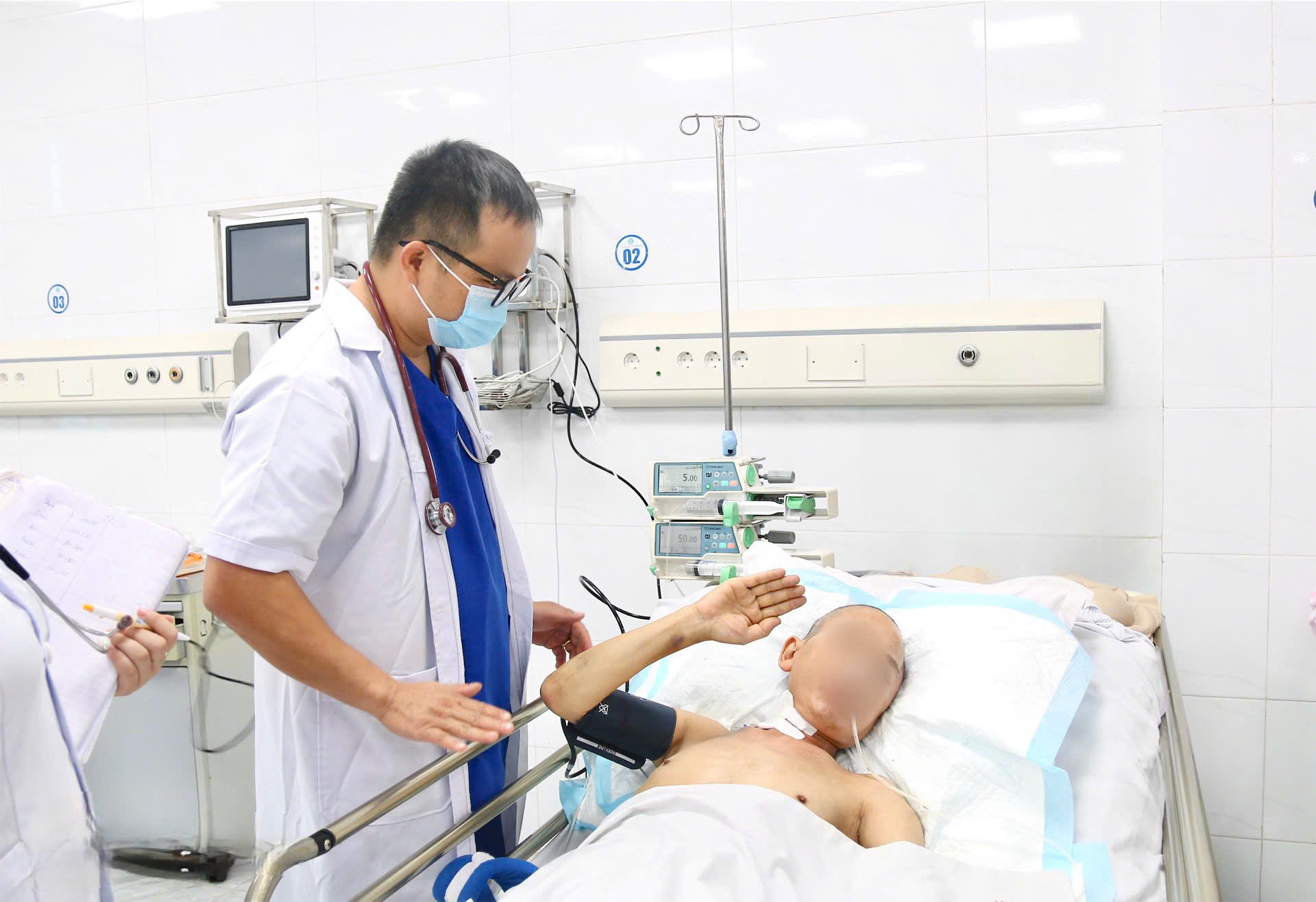 Người bệnh khi nhập viện trong tình trạng hôn mê, sau điều trị đã có thể nhận biết được người thân và nói chuyện được.